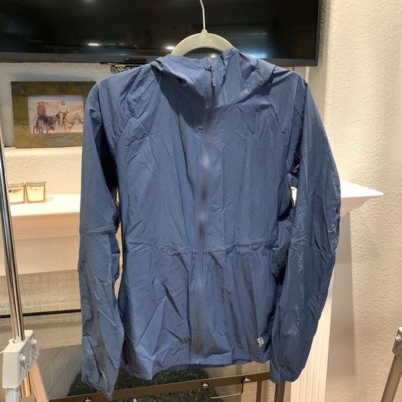 Women’s Lightweight Packable Mountain Hardwear Jacket - Small - Picture 13 of 14